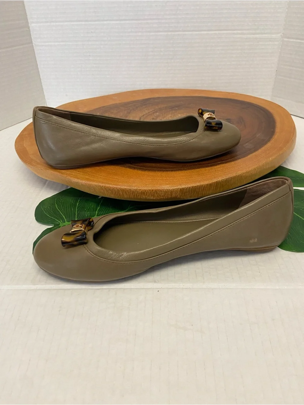 Tory Burch Olive Brown Tortoise Bow Flats